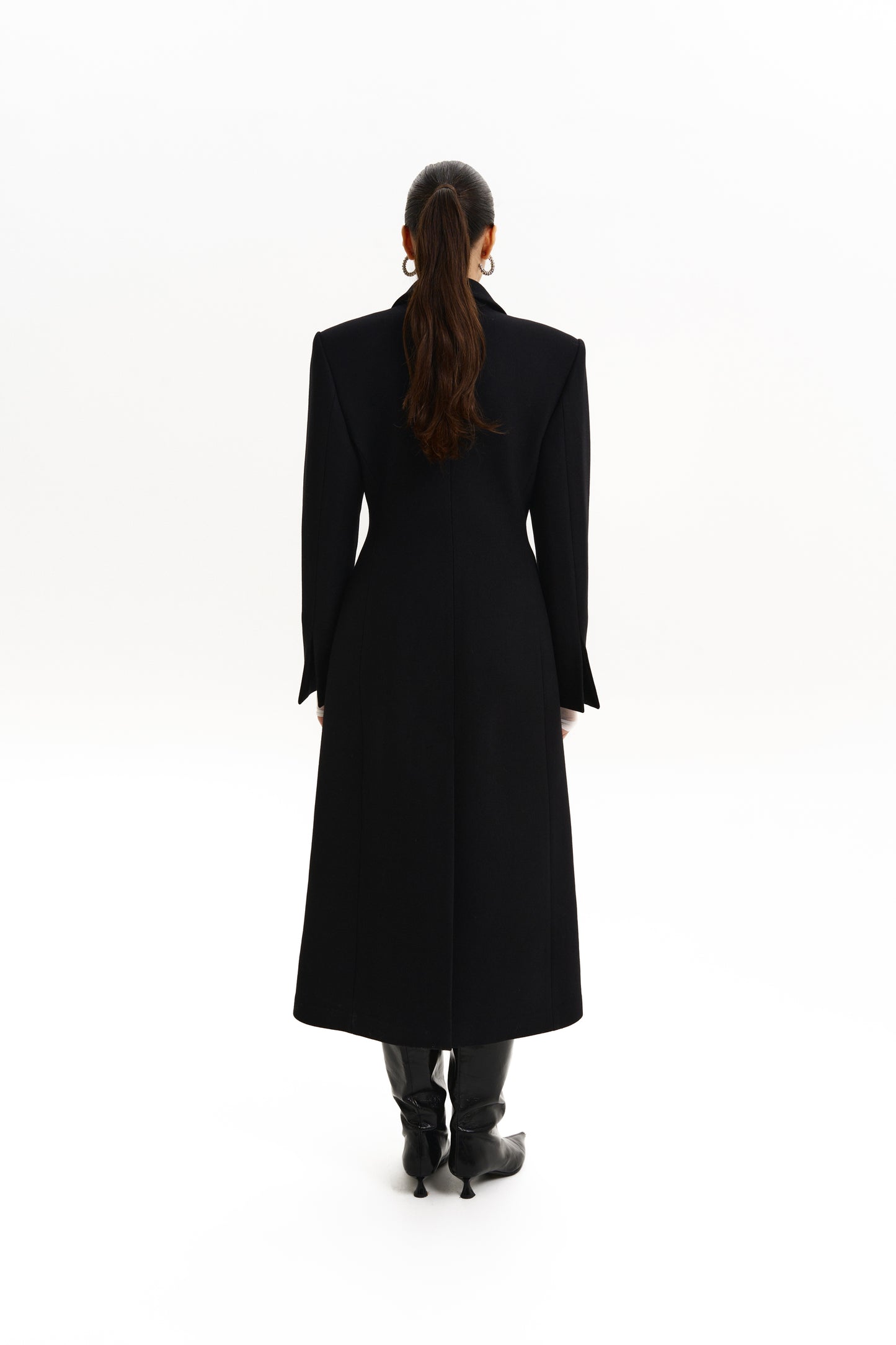 BAZHANE ПАЛЬТО ПРИТАЛЕНЕ З АКЦЕНТНИМ ПЛЕЧЕМ