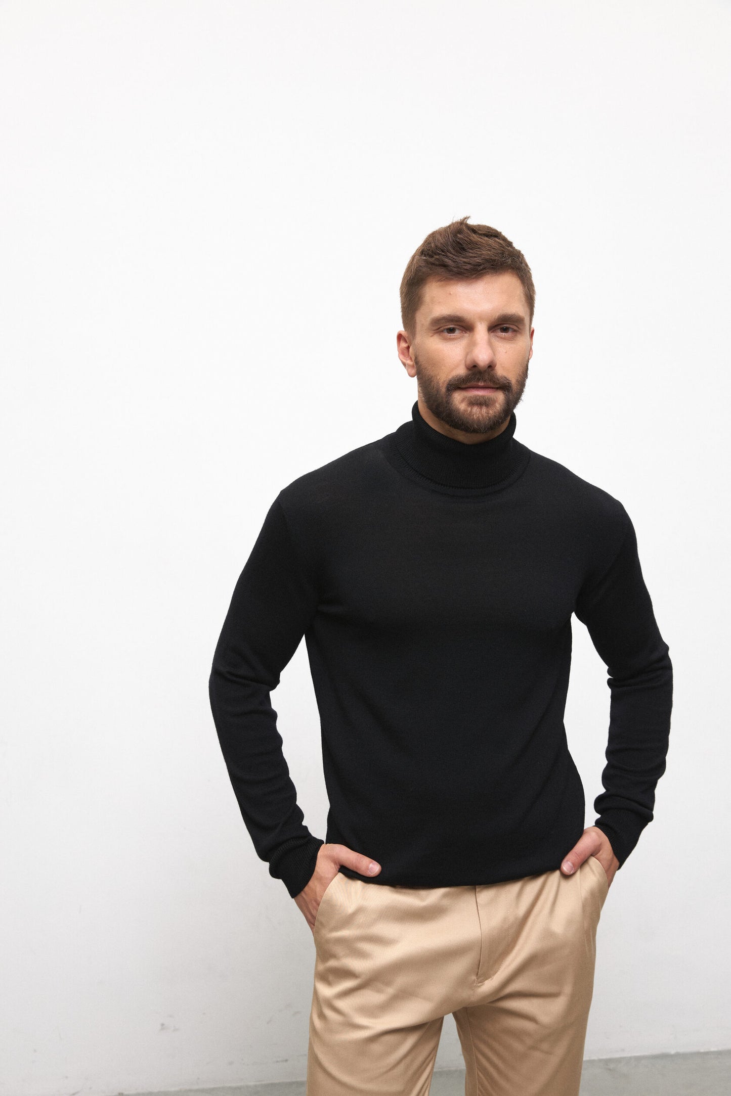 Andreas Moskin Гольф з довгим коміром, чорний