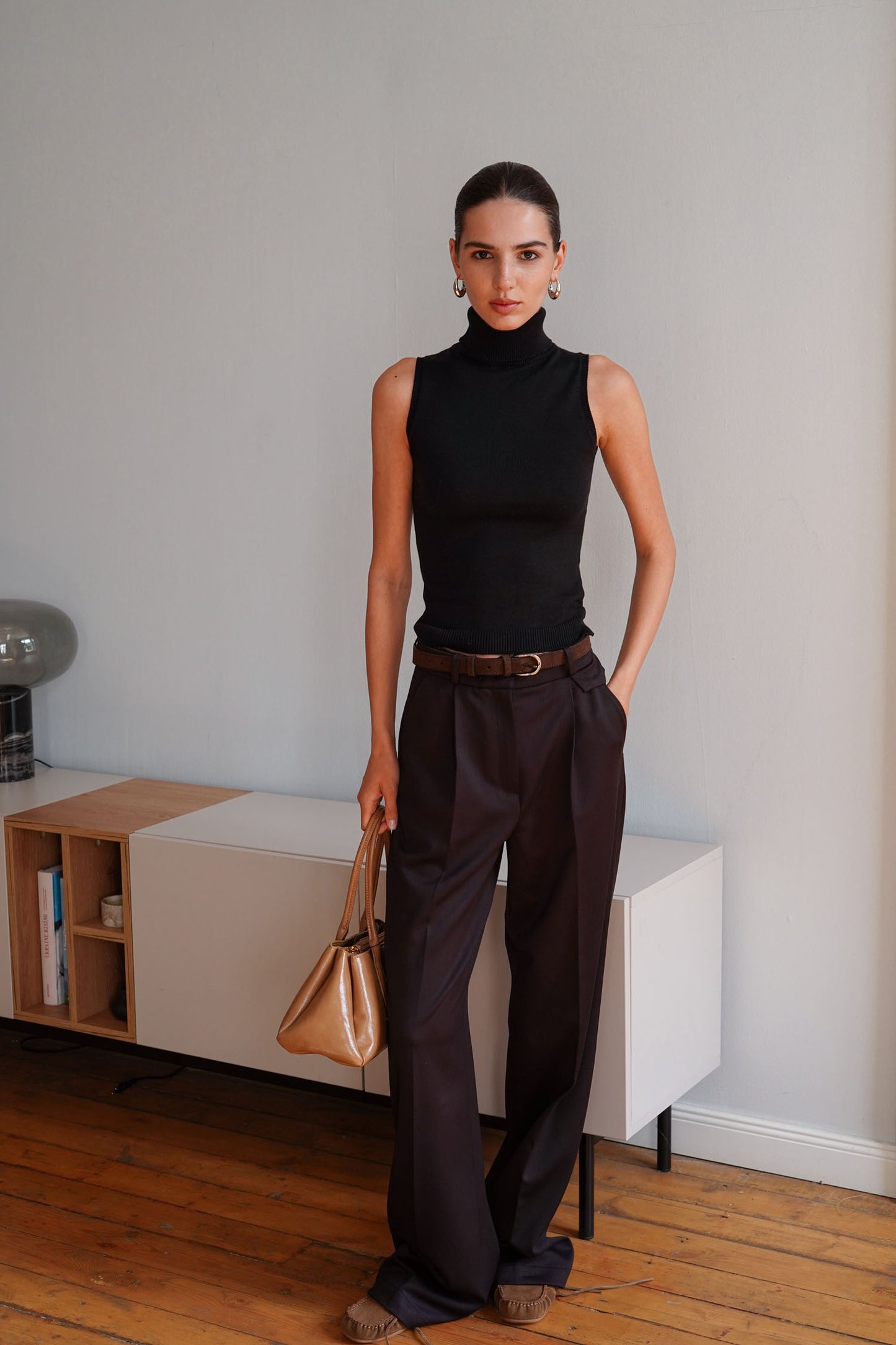 THE LACE Трикотажний топ із високою горловиною чорний