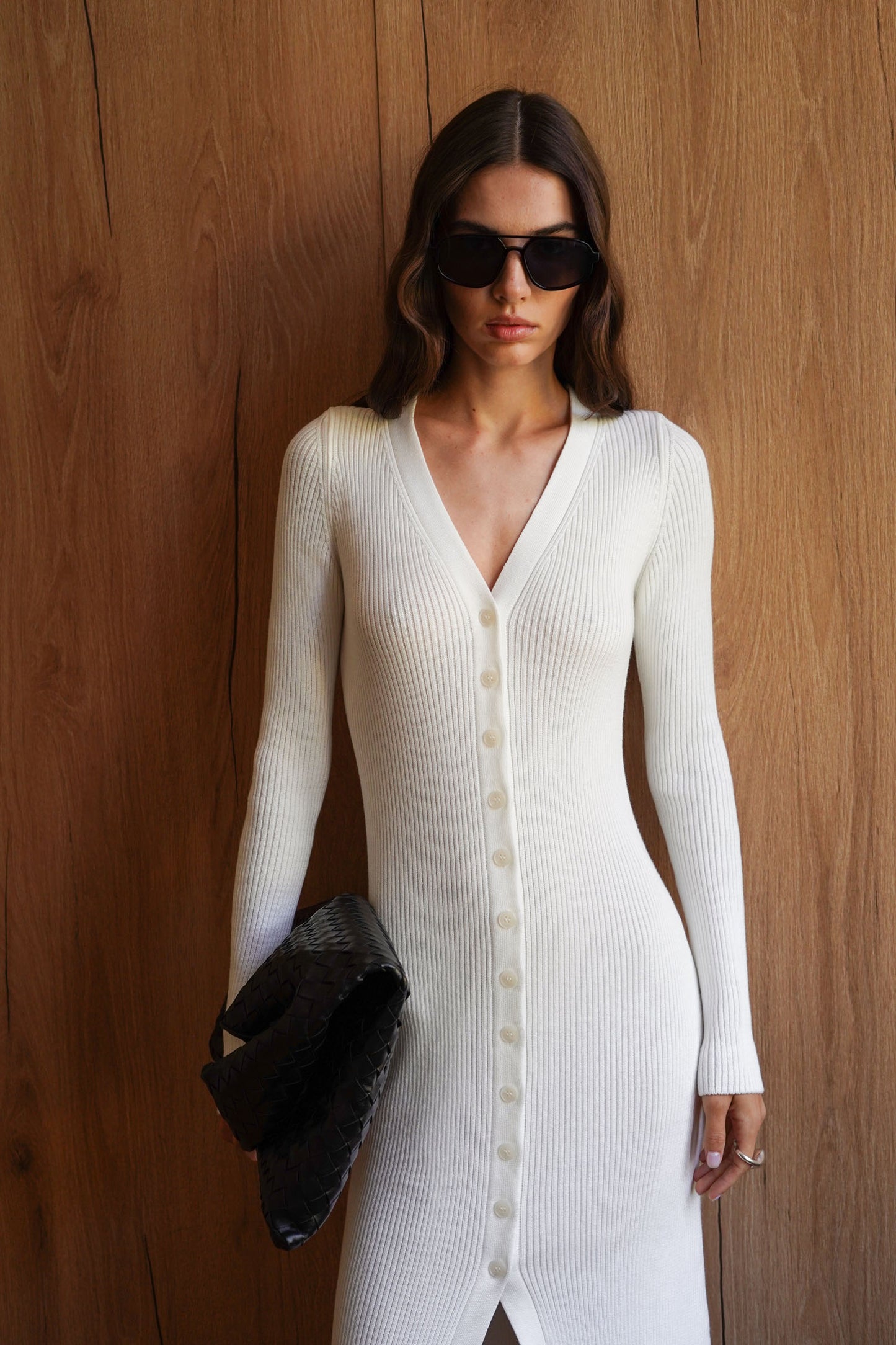 THE LACE Жiночa трикотажна сукня максі на ґудзиках молочна