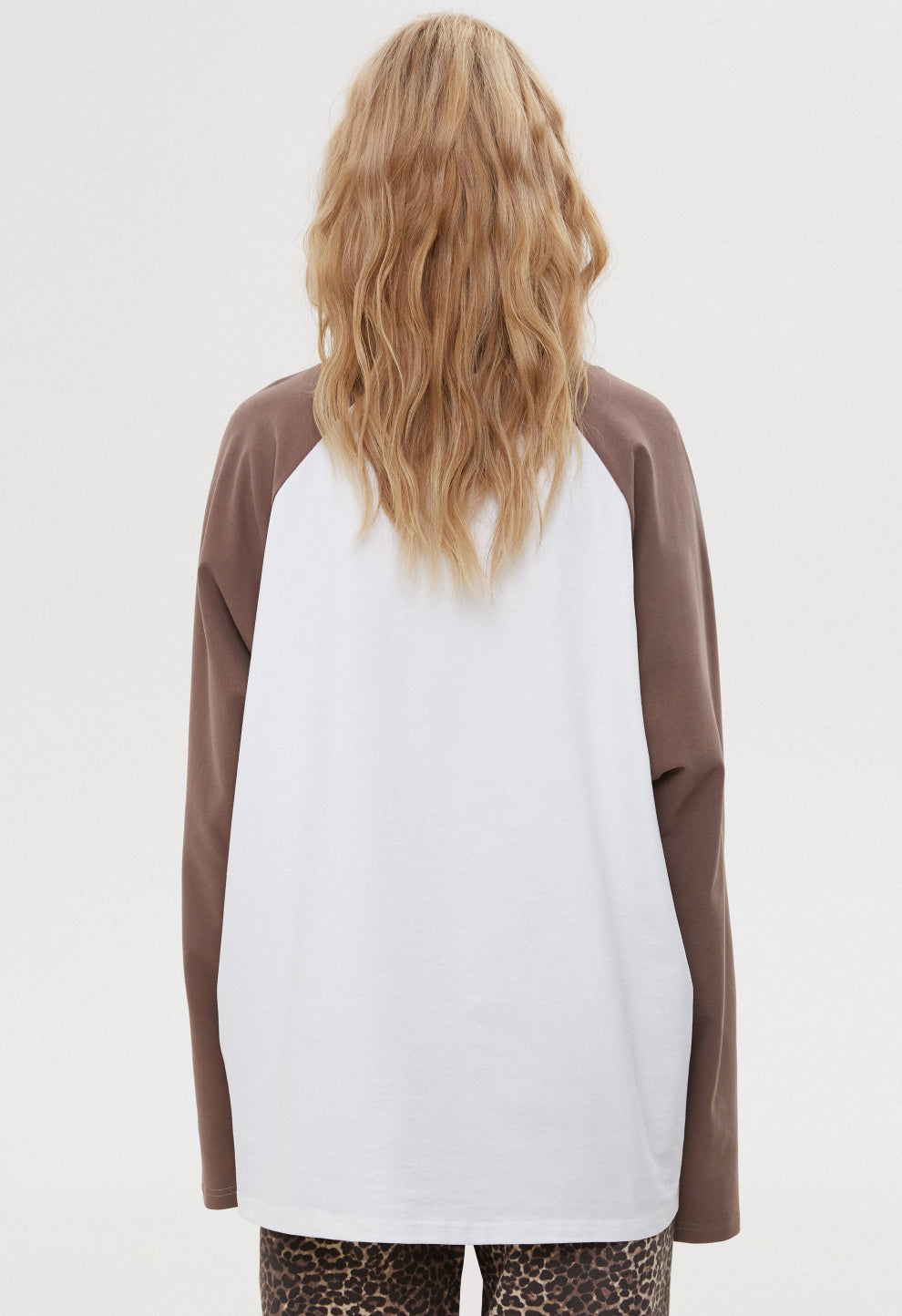 BE OM ЛОНГСЛІВ РЕГЛАН КОРИЧНЕВИЙ 90S VIBE