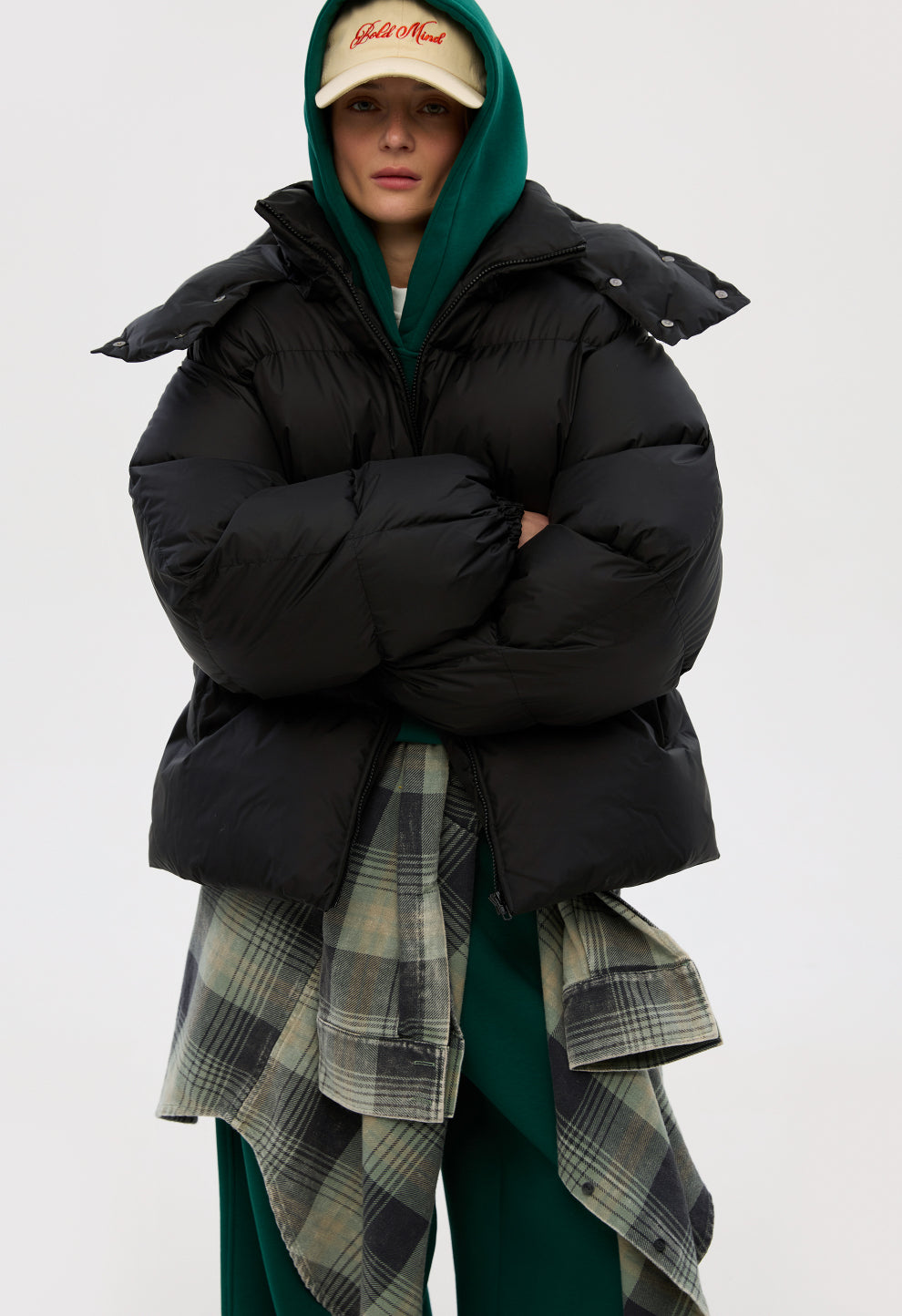 BE OM ПУХОВИК ОВЕРСАЙЗ ЧОРНИЙ