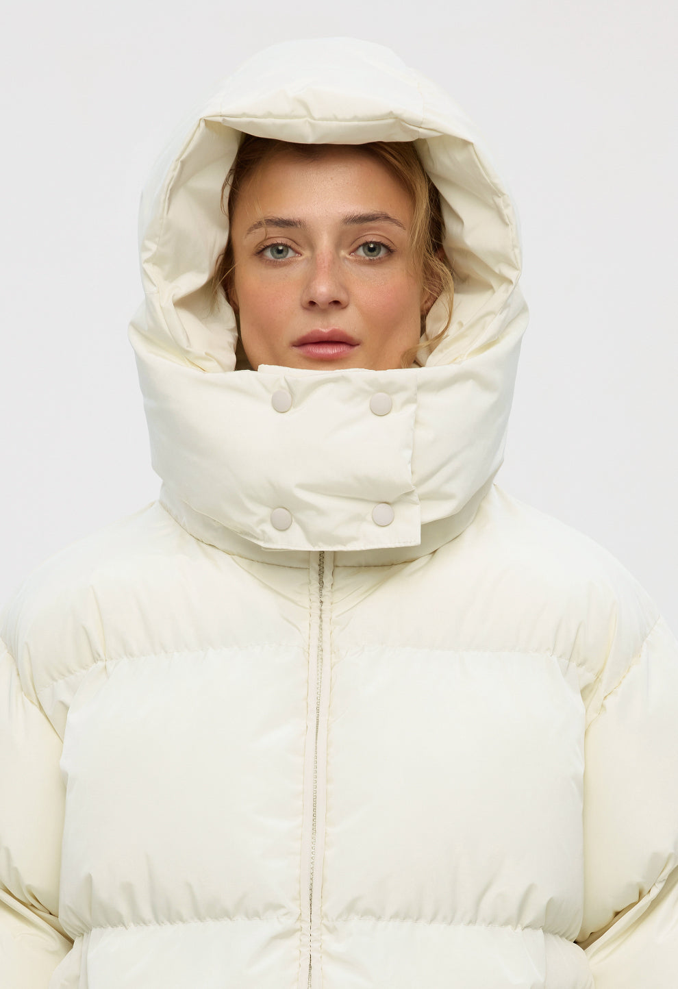 BE OM ПУХОВИК ОВЕРСАЙЗ МОЛОЧНИЙ