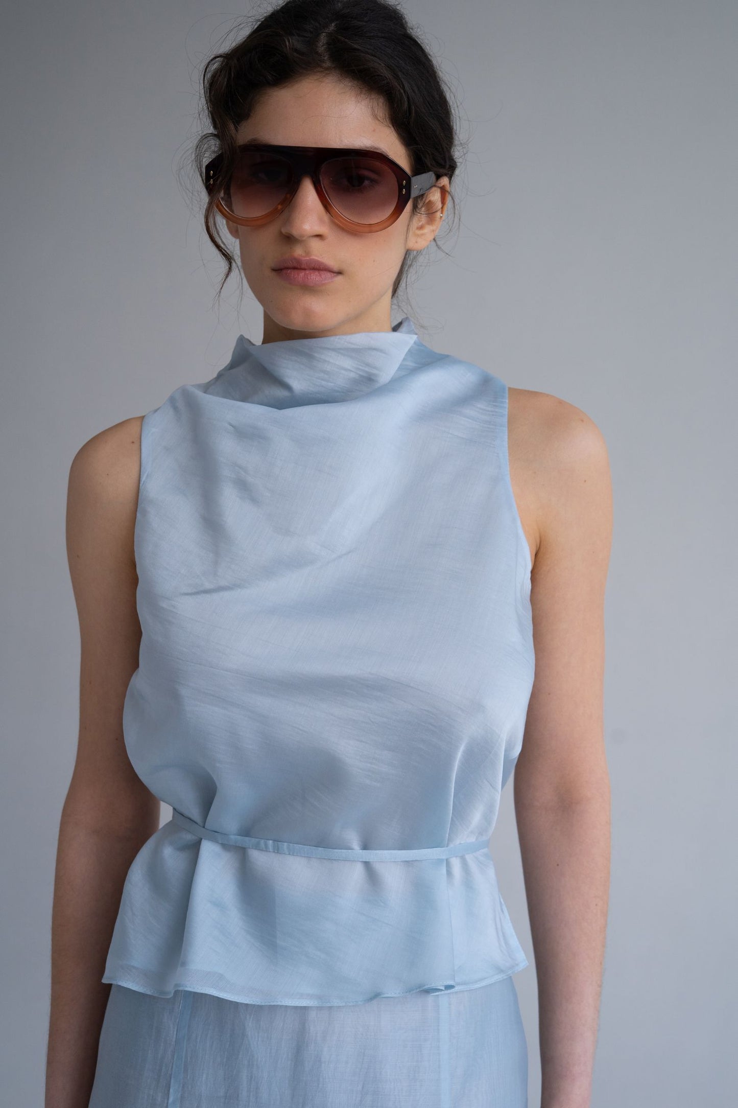 THE LACE Жiночий топ із тенселу з тонким поясом iced blue