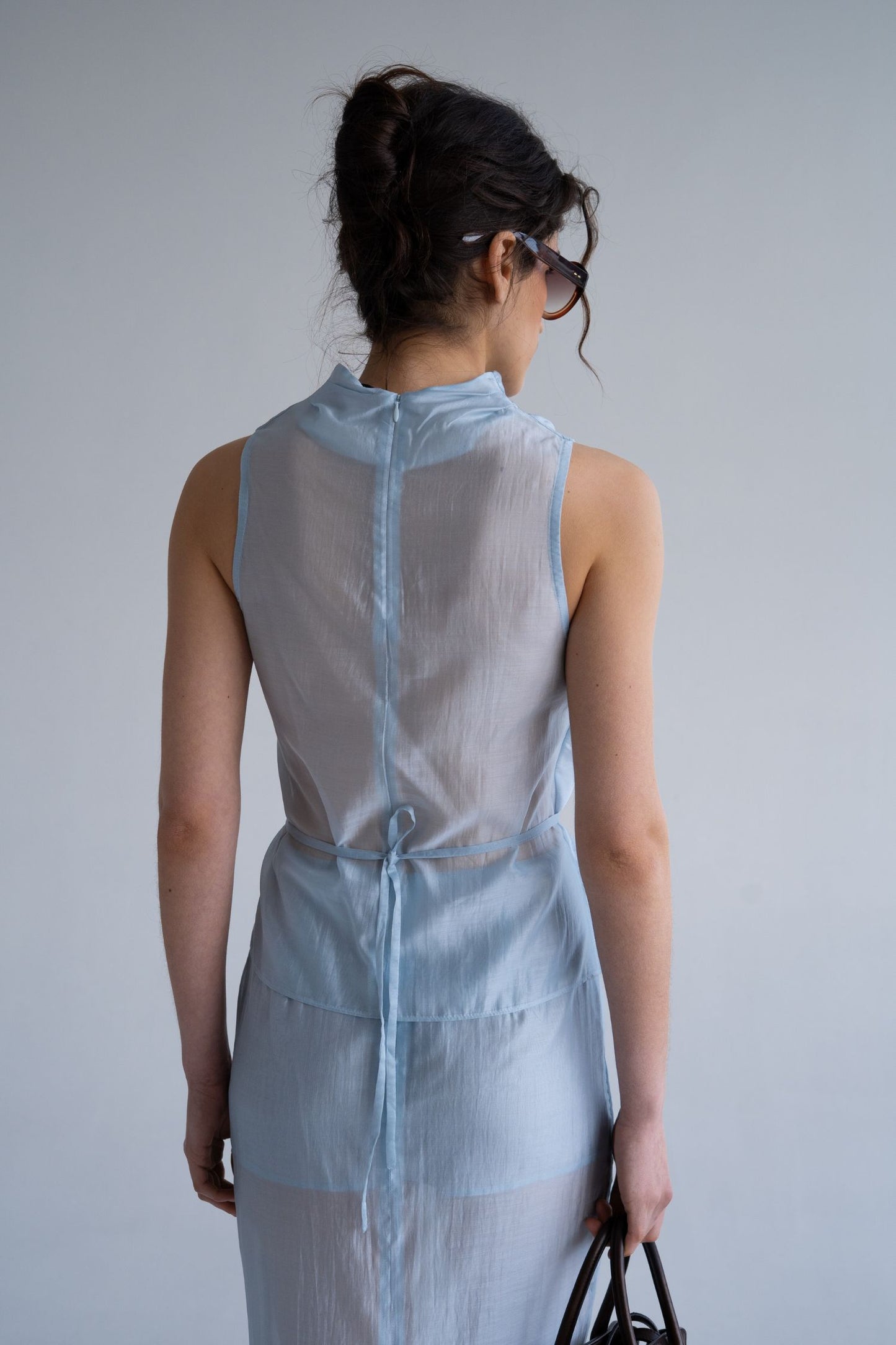 THE LACE Жiночий топ із тенселу з тонким поясом iced blue