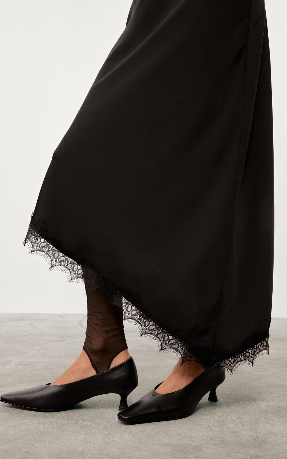 COOSH СУКНЯ МІДІ MAURA САТИНОВА З АСИМЕТРИЧНИМ НИЗОМ