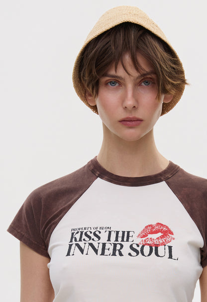 BE OM Жіноча футболка реглан KISS THE INNER SOUL