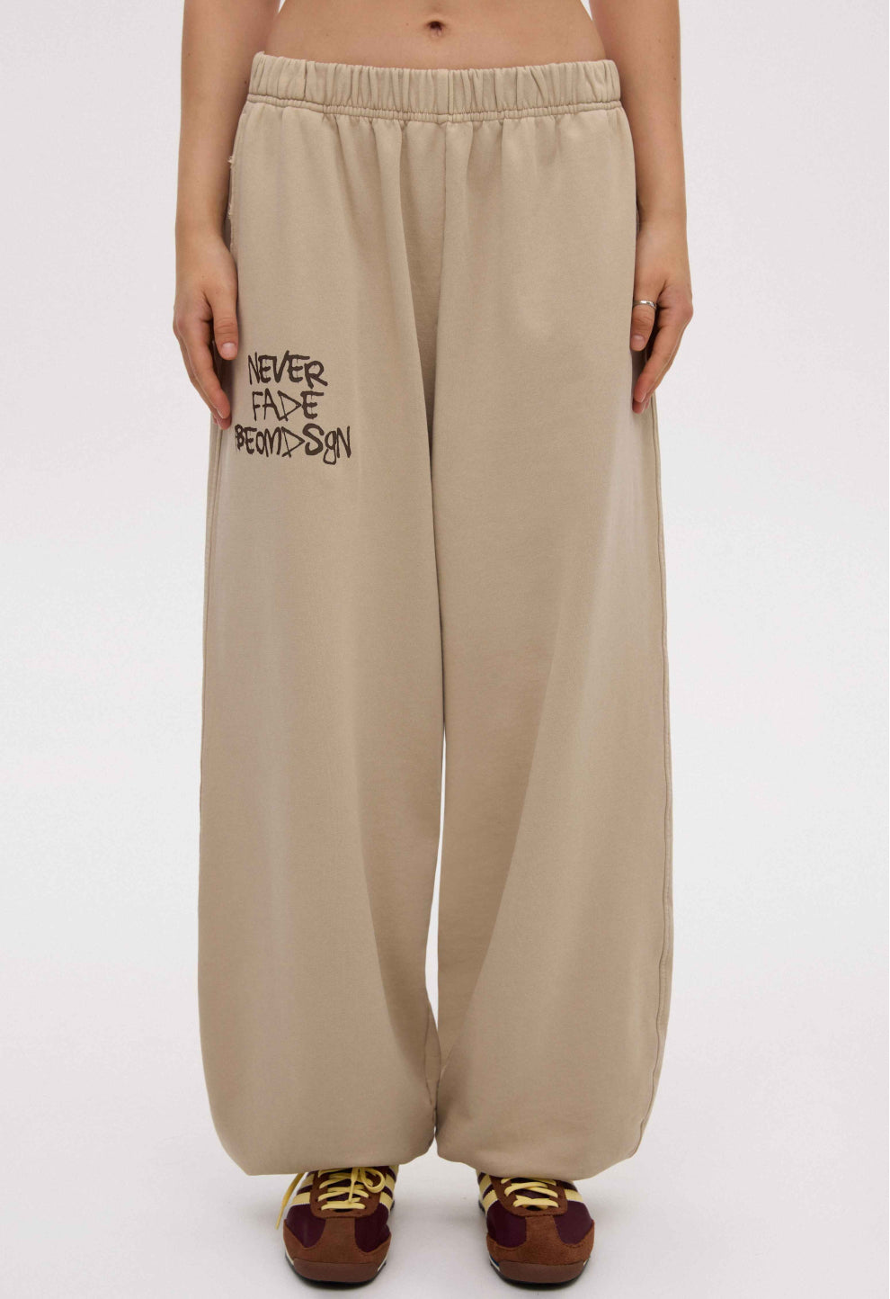 BE OM ДЖОГЕРИ ОВЕРСАЙЗ ВИВАРЕНІ БЕЖЕВІ