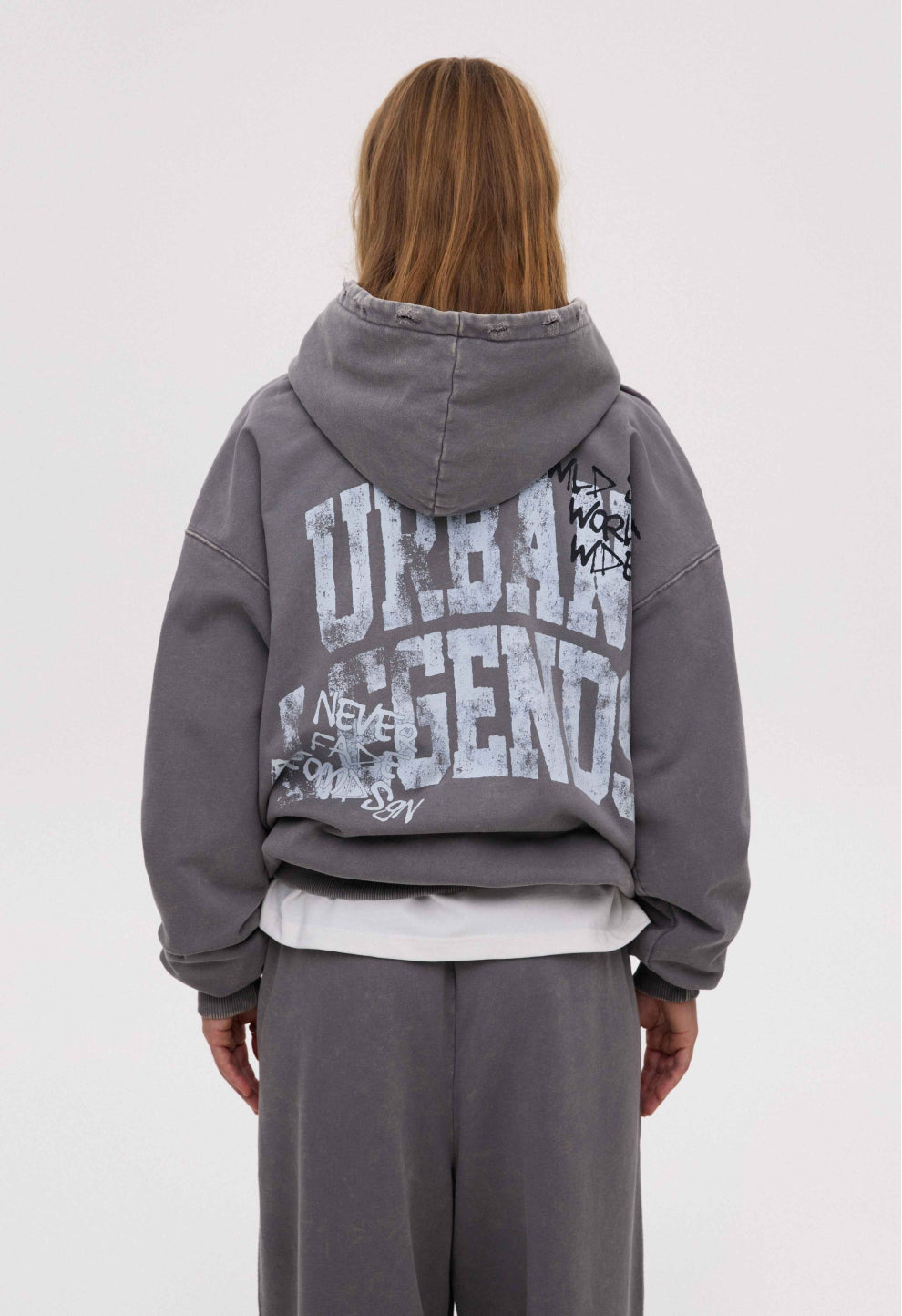 BE OM ХУДІ ОВЕРСАЙЗ ВИВАРЕНИЙ СІРИЙ