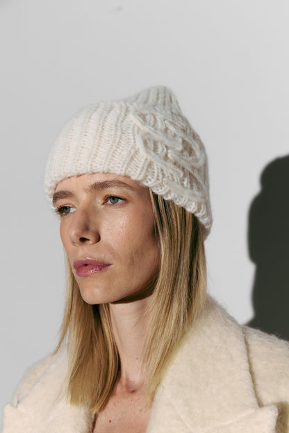 BAZHANE ШАПКА FLUFFY