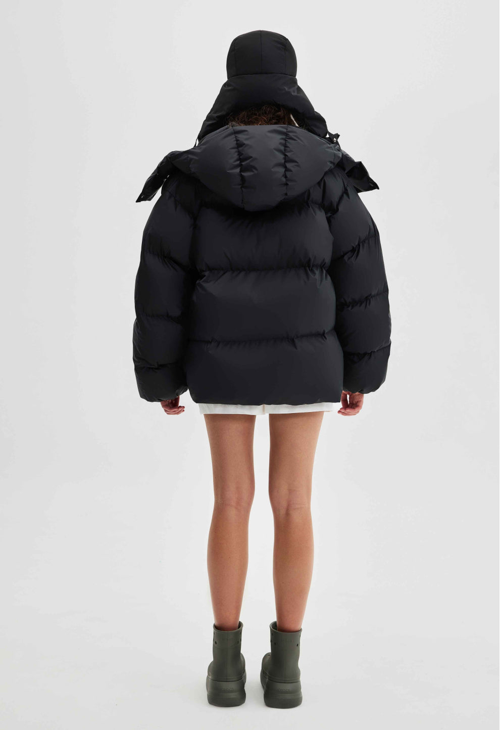 BE OM ПУХОВИК ОВЕРСАЙЗ ЧОРНИЙ