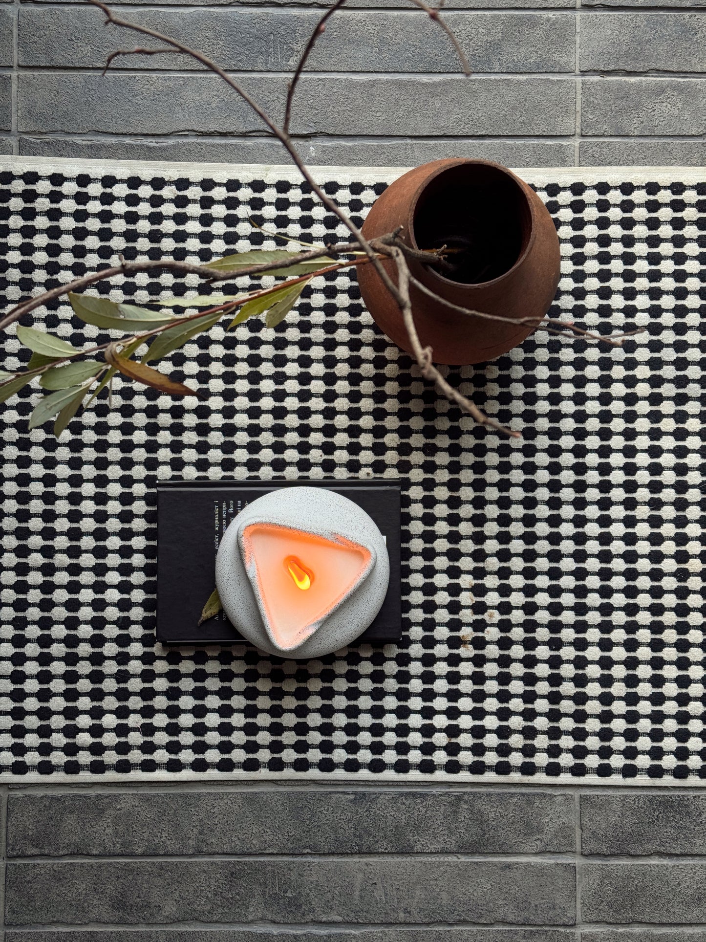 LALUNE.DECOR Свічка Stone cherry
