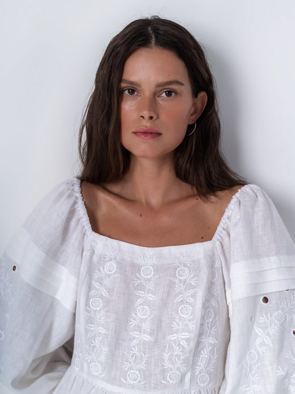 ETNODIM Біла лляна сукня з вишивкою «Мить»