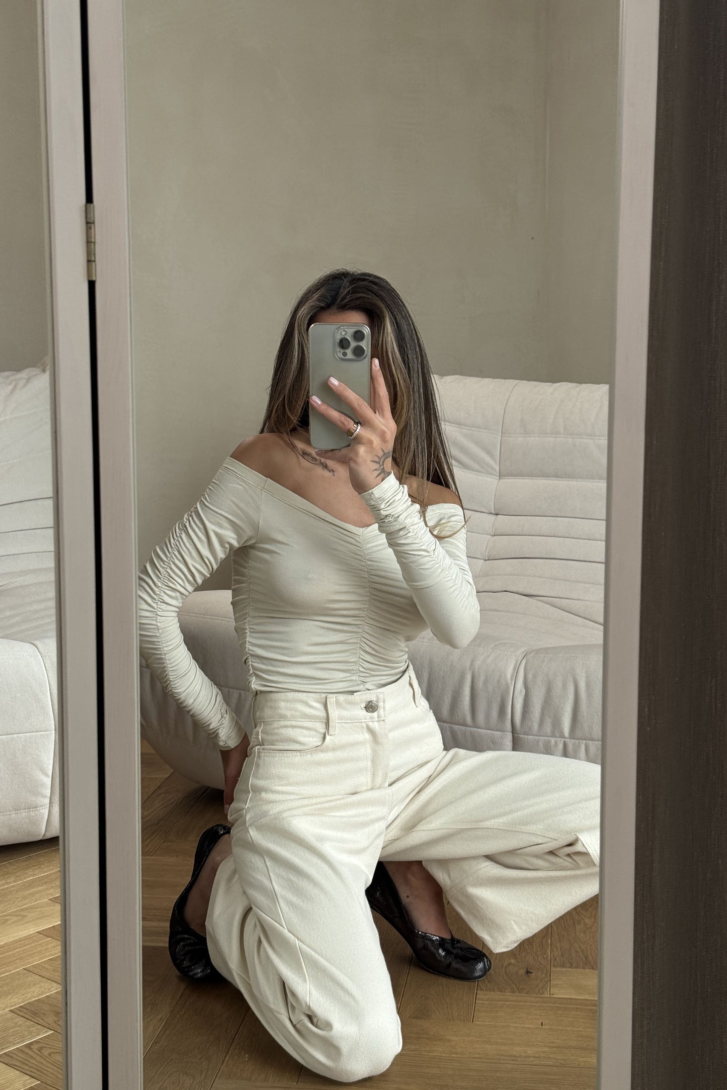 THE LACE Лонгслів з драпіруванням айворі