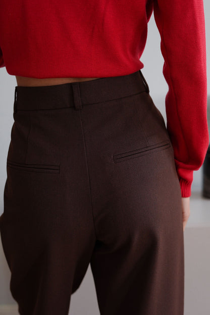 THE LACE Жiночi брюки прямого крою з подвійними защипами шоколадні