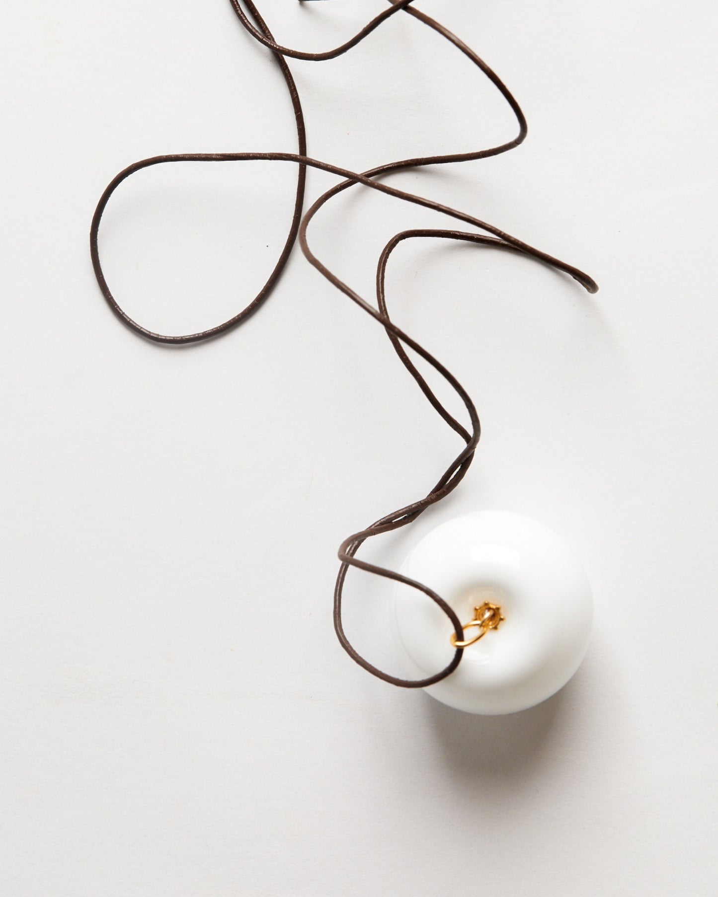 FORMI Підвіс “Apple” Black з ланцюжком і шнуром