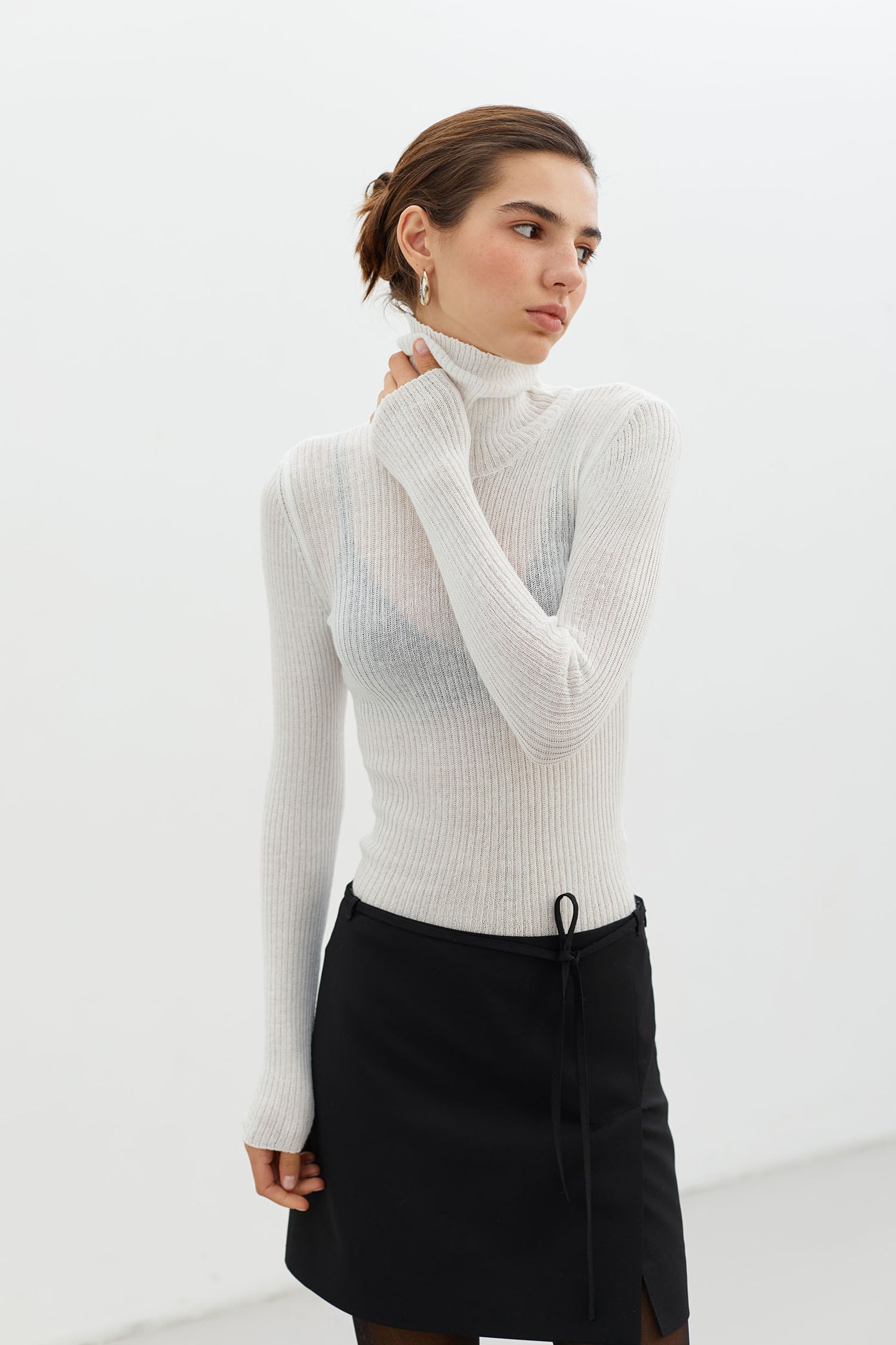 THE LACE Жiночa водолазка тонка в рубчик молочна