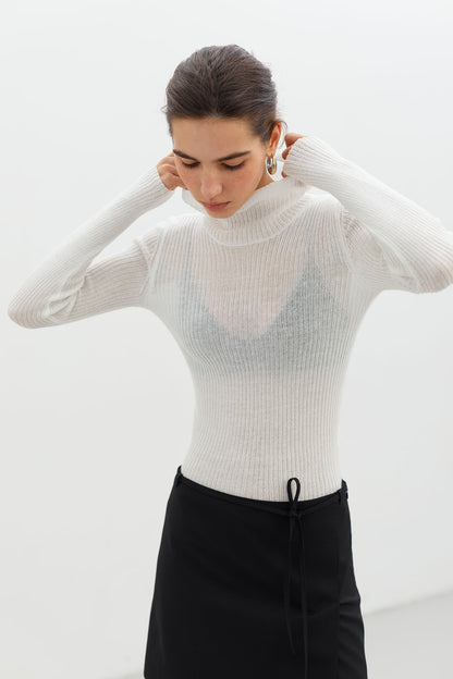 THE LACE Жiночa водолазка тонка в рубчик молочна