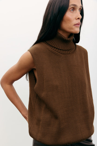 THE LACE Жiночий жилет з напіввовни шоколадний