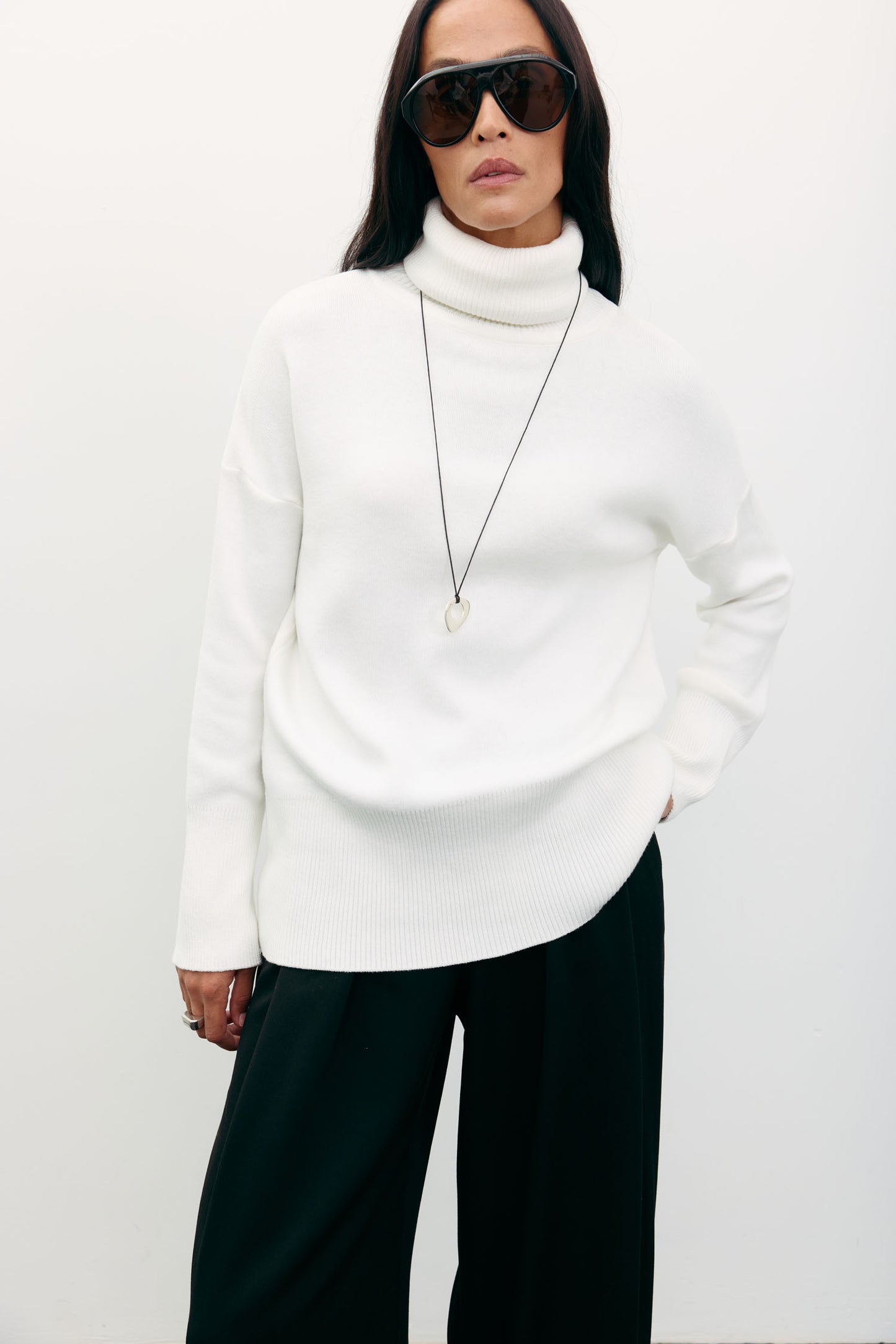 THE LACE Жiночий трикотажний светр з об’ємною горловиною