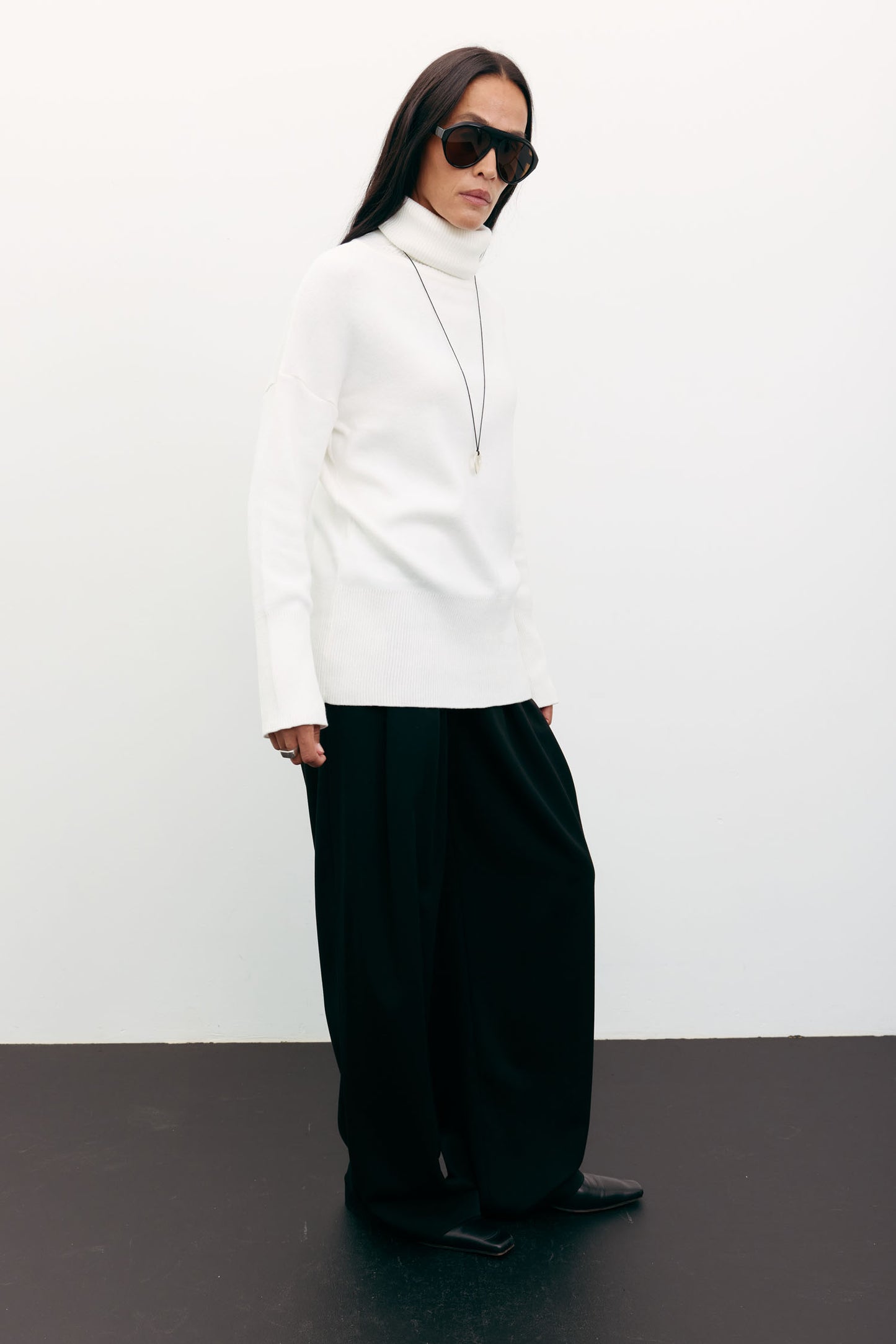 THE LACE Жiночий трикотажний светр з об’ємною горловиною