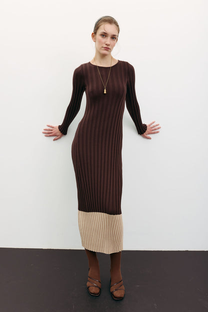 THE LACE Жiночa трикотажна сукня максі з кремовим низом шоколадна