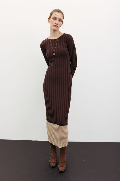 THE LACE Жiночa трикотажна сукня максі з кремовим низом шоколадна