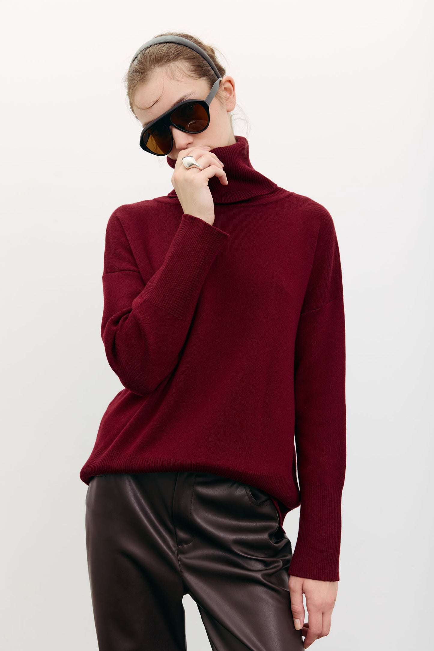 THE LACE Жiночий трикотажний светр з об’ємною горловиною