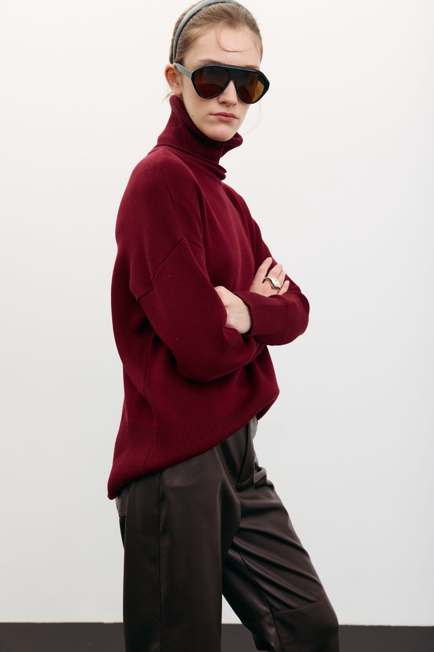 THE LACE Жiночий трикотажний светр з об’ємною горловиною